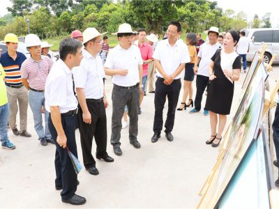 創(chuàng)建綠色生態(tài)校園，我們?cè)谛袆?dòng)！