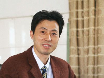余勝倉：遠(yuǎn)恒佳教育集團(tuán)中小學(xué)管理中心主任、研究院副院長