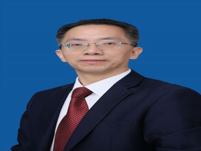 汪繼波:中學(xué)數(shù)學(xué)高級教師，曾任副校長、教導(dǎo)主任，年擔(dān)任年級主任、歷任高中數(shù)學(xué)教研組長、備課組長、班主任，廣州市白云區(qū)高三中心組成員等。多次獲教學(xué)成果一等獎，數(shù)名學(xué)生考入北大、清華、浙大、復(fù)旦、中大、武大等名校，曾獲市級“優(yōu)秀教師”、“優(yōu)質(zhì)課”競賽市級一等獎、省級二等獎，數(shù)學(xué)競賽省級“優(yōu)秀輔導(dǎo)教師”，“優(yōu)秀班主任”，等等。20多篇數(shù)學(xué)論文公開發(fā)表，其中2篇被中國人民大學(xué)《高中數(shù)學(xué)教與學(xué)》全文轉(zhuǎn)載。