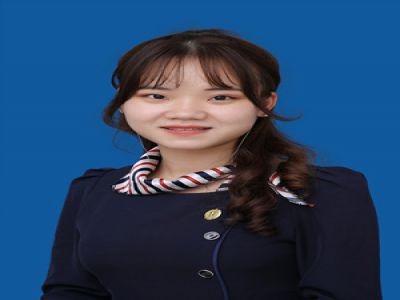 朱玉：信息技術(shù)，畢業(yè)于福建師范大學(xué)計(jì)算機(jī)科學(xué)與技術(shù)專業(yè)。曾擔(dān)任西山文武學(xué)校高中信息技術(shù)老師和福建師范大學(xué)第二附屬小學(xué)機(jī)器人老師，參與福建省“REL機(jī)器人工程挑戰(zhàn)賽”場地設(shè)計(jì)。