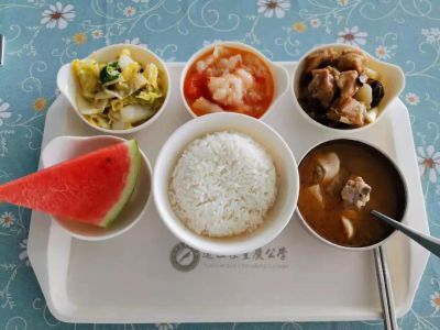 美好學校|湖畔餐廳，請你低調(diào)一點好么？