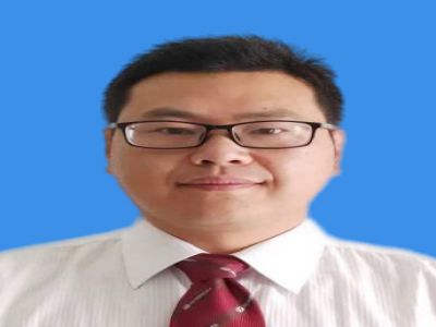 黃健:中學(xué)數(shù)學(xué)一級(jí)教師，12年教齡，長(zhǎng)期擔(dān)任班主任，帶領(lǐng)過(guò)6屆高三參加高考，多名學(xué)生被一流大學(xué)錄取。曾擔(dān)任年級(jí)組長(zhǎng)、數(shù)學(xué)教研組長(zhǎng)，輔導(dǎo)多名學(xué)生在希望杯全國(guó)邀請(qǐng)賽和全國(guó)數(shù)學(xué)奧賽中獲獎(jiǎng)，多次評(píng)為校優(yōu)秀班主任、優(yōu)秀教師、骨干教師。獲貴州省六盤水市骨干班主任榮譽(yù)稱號(hào)。   六枝特區(qū)第六屆高中數(shù)學(xué)優(yōu)質(zhì)課評(píng)委，六盤水市2017屆高中數(shù)學(xué)質(zhì)量監(jiān)測(cè)考試命題教師，2018年貴州省普通高中高考評(píng)卷教師，并評(píng)為優(yōu)秀