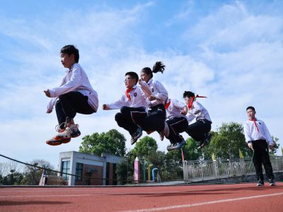青春飛揚，當(dāng)“燃”不讓——重慶市遠(yuǎn)恒佳學(xué)校2024年春第二屆趣味運動會精彩回顧